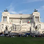 Venezia Square Apartment